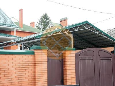 Двускатный навес с металлочерепицей для загородного дома
