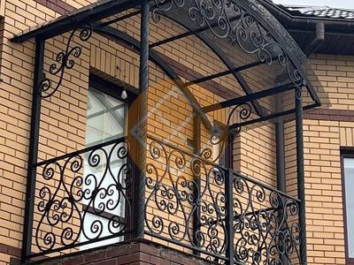 Металлический навес над крыльцом